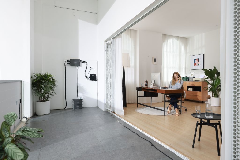 Kann man ein Balkonkraftwerk in einer Eigentumswohnung oder einem Mehrfamilienhaus installieren?